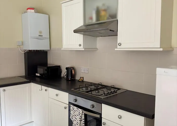 Budget 2 Bedroom Apartment Close To Hyde Park
