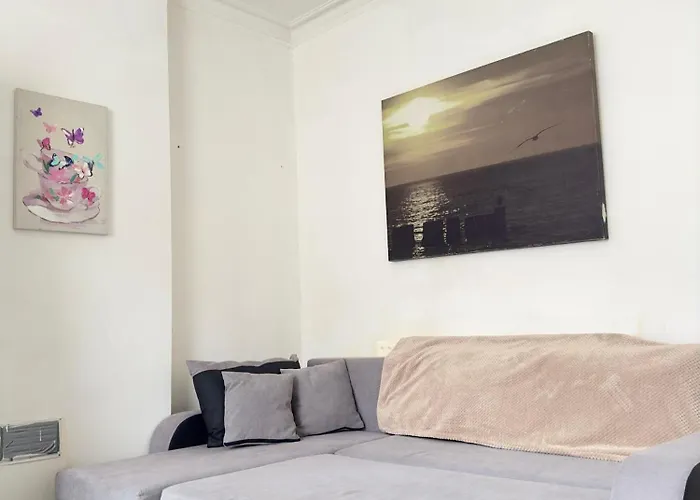 Budget 2 Bedroom Apartment Close To Hyde Park