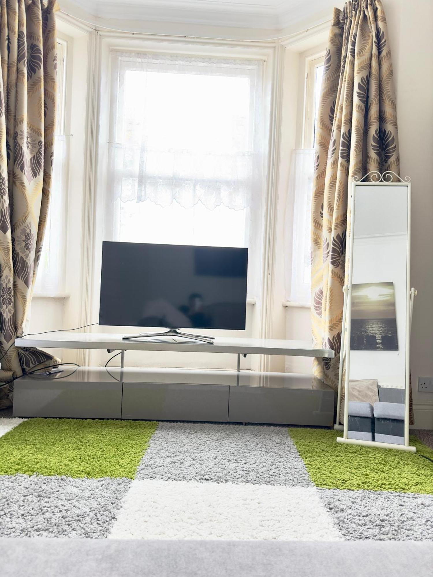 Budget 2 Bedroom Close To Hyde Park * Londra